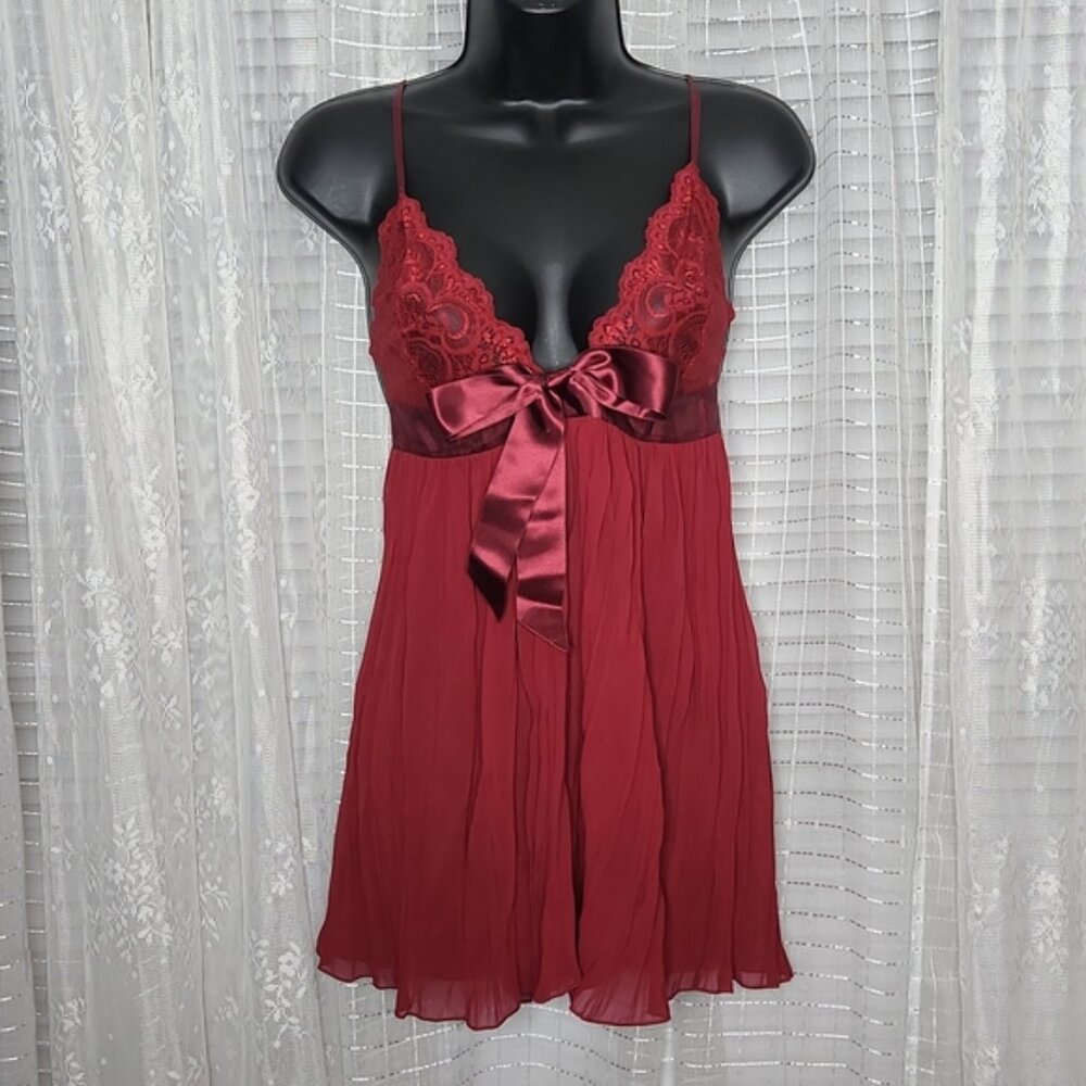 Vintage Y2K Victoria’s Secret Red Semi Sheer Lace Baby Doll Chemise W/ Bow SzL